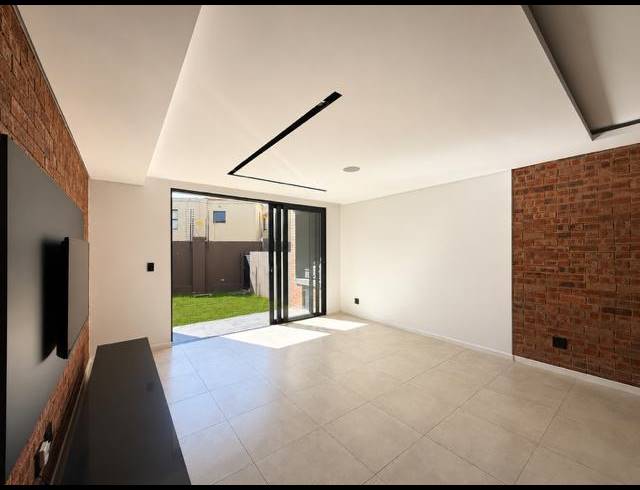 2 BEDROOM APARTMENT FOR SALE IN FOURWAYS